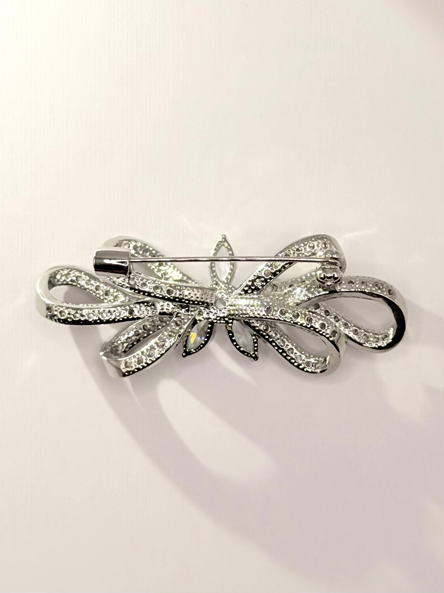 Luxurious Minimalist 3D Bow Brooch – Silver