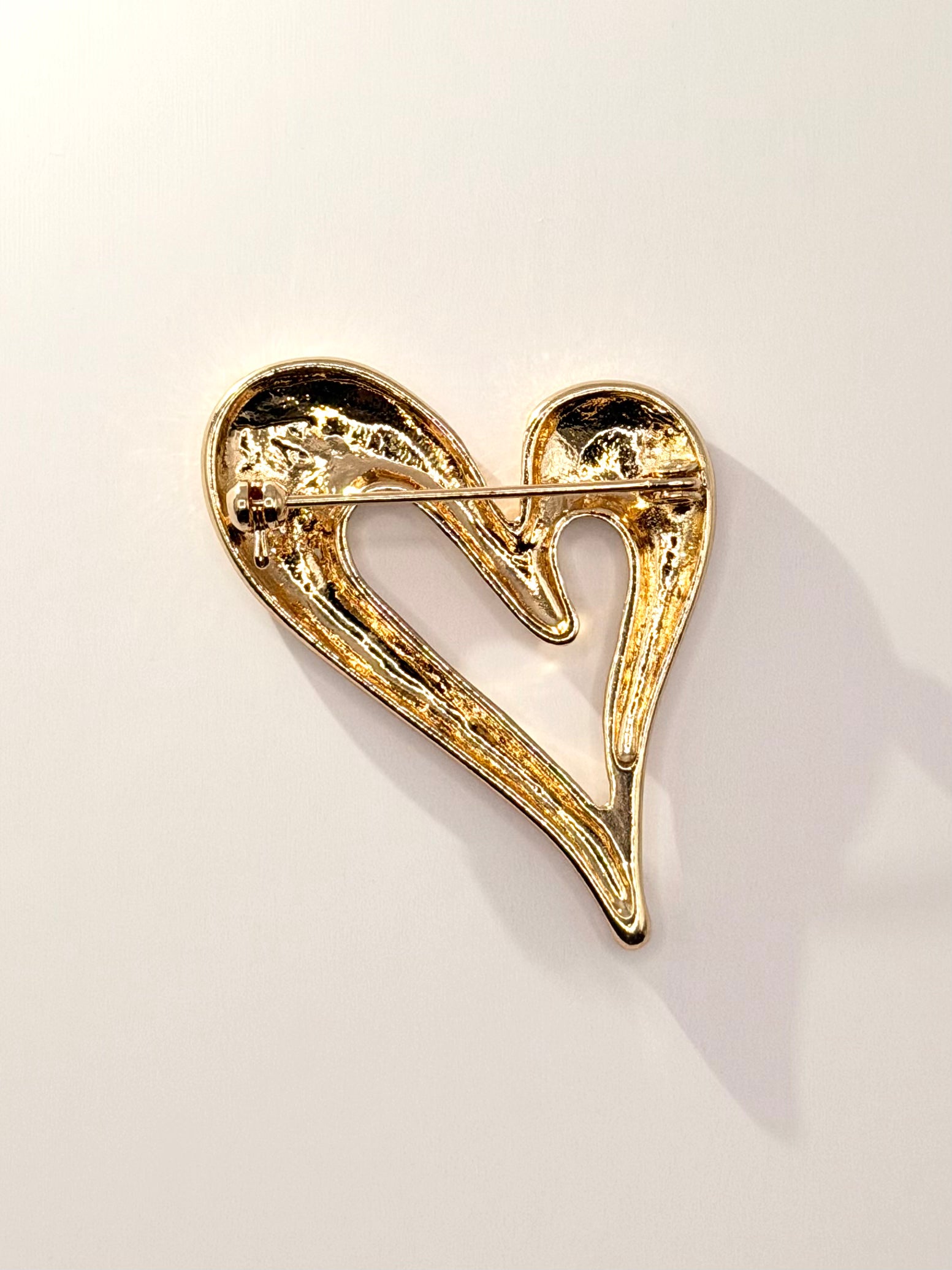 Sculpted Heart Minimalist Brooch Back